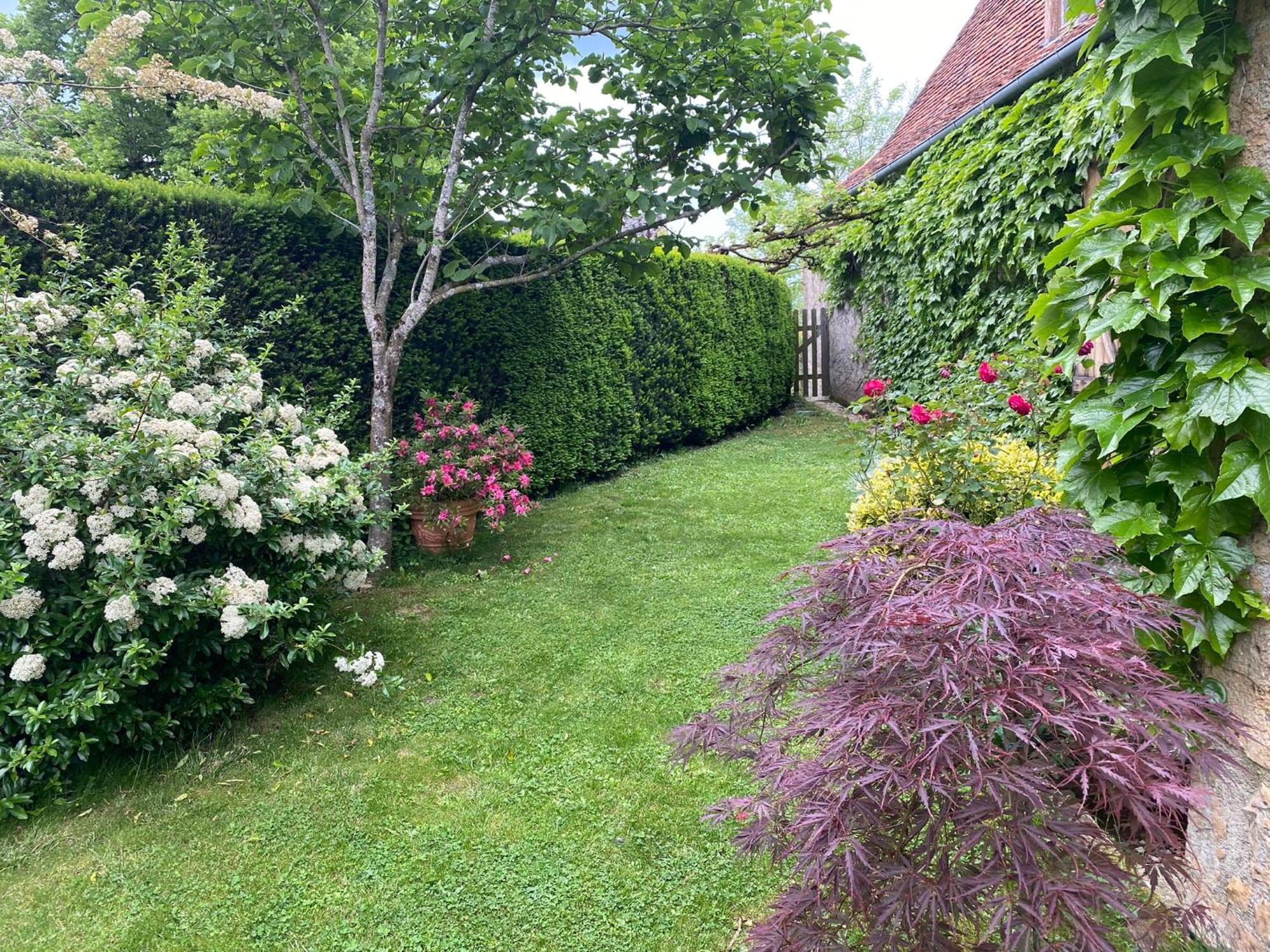Manoir De Rieuzal Bed & Breakfast Loubressac Exterior photo